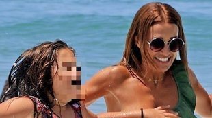 Paula Echevarría y Daniella Bustamante disfrutan de un divertido día de olas en las playas de Cádiz