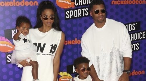 Ciara y Russell Wilson llevan a sus hijos a los premios Kids Choice Sports
