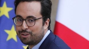 Un ministro francés presenta públicamente a su novio