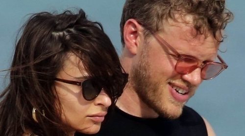 Emily Ratajkowski luce cuerpazo en Miami junto a su marido Sebastian Bear-McClard