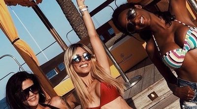 Oriana Marzoli, Lola Ortiz y Liz Emiliano disfrutan juntas de unas divertidas vacaciones en Ibiza