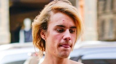 Justin Bieber presume de cuerpo y tatuajes durante un paseo sin camiseta por las calles de Nueva York