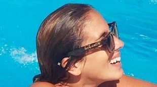 El sensual posado de Anabel Pantoja en topless en una idílica playa para promocionar sus gafas de sol