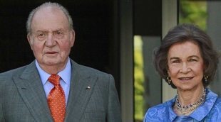 Los Reyes Juan Carlos y Sofía disfrutan cada uno por su lado del verano muy felices y rodeados de amigos