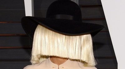 Sia celebra sus ocho años de sobriedad mediante un mensaje: "Puedes hacerlo"