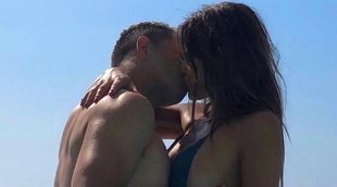 El sensual posado de Chicharito Hernández con su novia Sarah Kohan