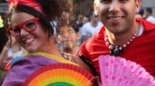 Ambiente festivo y multicolor en el Día del Orgullo Gay de Madrid 2012