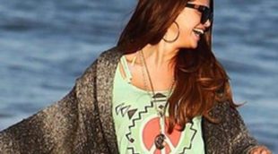 Selena Gomez se relaja en las playas de Malibú durante la celebración del cumpleaños de Ashley Tisdale