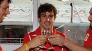 Fernando Alonso celebra su 31 cumpleaños como líder del Mundial de F1 y con Dasha Kapustina