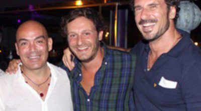 Juan Peña y Kike Sarasola disfrutan de la noche de Ibiza con la música de Fonsi Nieto
