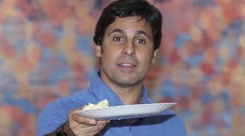 Francisco Rivera se convierte en camarero por un día en una cena benéfica del Rastrillo Nuevo Futuro 2018