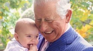 El truco del Príncipe Carlos para entretener a sus nietos en su posado familiar