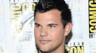 Taylor Lautner comparte un meme de Jacob para celebrar los diez años del estreno de 'Crepúsculo'