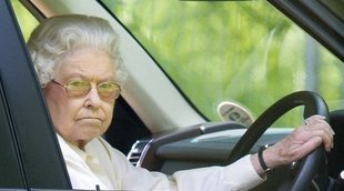 La Reina Isabel y el Duque de Edimburgo, dos peligros al volante: ninguno de los dos usa cinturón de seguridad