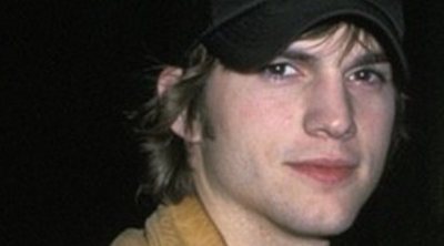 Ashton Kutcher publica su número de móvil para que sus fans puedan contactar con él