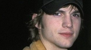 Ashton Kutcher publica su número de móvil para que sus fans puedan contactar con él