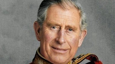 El Príncipe Carlos, pillado también sin cinturón de seguridad tras el escándalo de la Reina Isabel y el Duque de Edimburgo