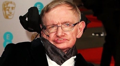 Suspendida la enfermera de Stephen Hawking por deficiencias en la atención del científico