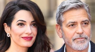 George y Amal Clooney vuelven a aparecer muy románticos y sonrientes en un acto benéfico