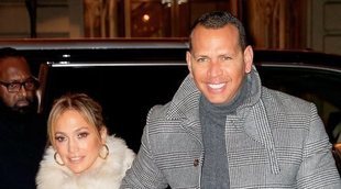 Jennifer Lopez presume de anillo de compromiso paseando su amor con Alex Rodríguez a pesar de los rumores