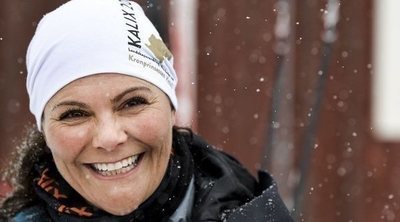 Victoria de Suecia, la reina de las nieves: esquía sobre un río helado y demuestra su buena forma física