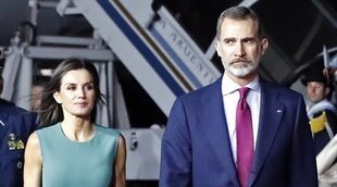 La llegada del Rey Felipe VI y la Reina Letizia a Argentina se retrasó una hora por culpa de una escalera