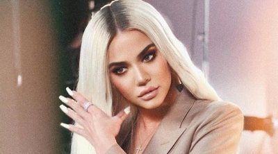Las Kardashian vuelven a 'mutar' gracias a Photoshop: ahora Khloé tiene 14 dedos