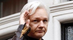 Julian Assange, detenido por la Policía británica