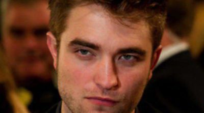 Robert Pattinson no puede resistirse y llama por teléfono borracho a Kristen Stewart