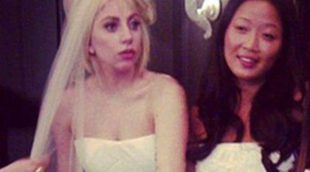 Lady Gaga se viste de novia para la boda de su mejor amiga, antesala de su futuro enlace con Taylor Kinney