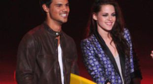 Taylor Lautner tiene prohibido pronunciarse sobre la infidelidad de Kristen Stewart a Robert Pattinson