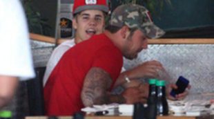 Justin Bieber sale a comer con su familia en Los Ángeles sin Selena Gomez