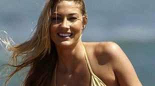 La novia de Michael Phelps, Megan Rossee, de vacaciones en las playas de Santa Mónica