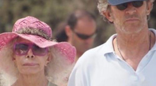 La Duquesa de Alba y Alfonso Díez disfrutan de su primer verano de casados en Ibiza