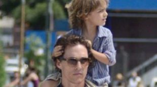Matthew McConaughey y Camila Alves disfrutan de un día familiar con sus hijos Levi y Vida