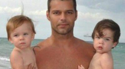 Ricky Martin ejerce de padre y pasea por el parque con sus gemelos Matteo y Valentino