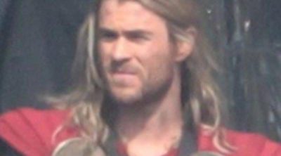 Chris Hemsworth lucha junto a Jaimie Alexander en las imágenes del rodaje de 'Thor: The Dark World'