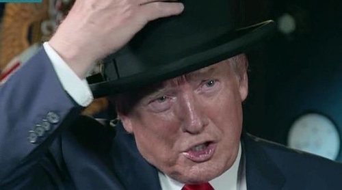 Piers Morgan regala a Donald Trump una replica exacta del sombrero de Churchill