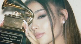 Ariana Grande por fin recibe su Premio Grammy cinco meses después de ganarlo