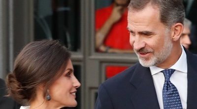 Los Reyes Felipe y Letizia inauguran la temporada del Teatro Real: elegancia, complicidad y un reencuentro incómodo