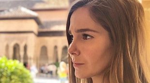Natalia Sánchez y Marc Clotet se pierden por las calles de Granada con su hija Lía