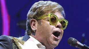Elton John cancela su concierto en Indianápolis tras conocer la muerte de su suegra