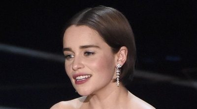 Emilia Clarke revela que los productores la presionan para que se desnude en sus rodajes