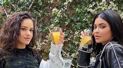 Kylie Jenner disfruta de la compañía de Rosalía en un brunch de divas: "Madre mía Rosalía"