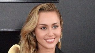 Miley Cyrus bromea con lo poco que duró su matrimonio con Liam Hemsworth