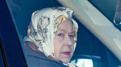 La seriedad de la Reina Isabel en su primera aparición tras la renuncia del Príncipe Harry y Meghan Markle