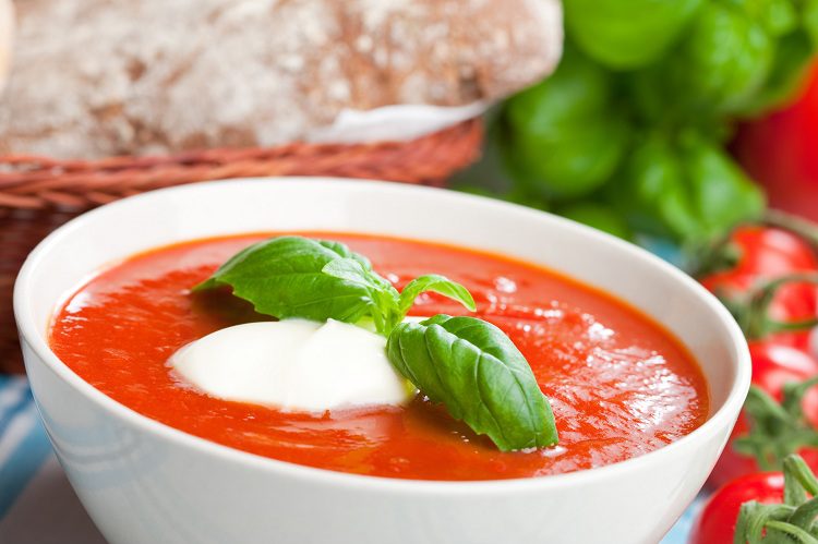 Суп из томатного сока и грудинки