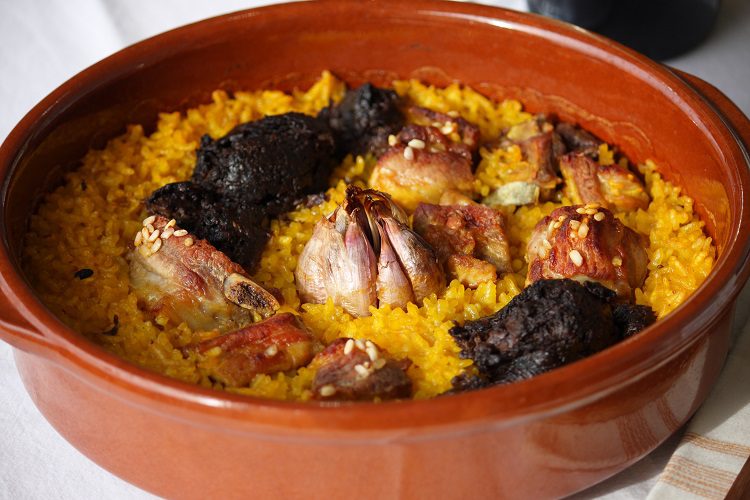 El arroz al horno un plato muy típico de Valencia que en fechas festivas o domingos caseros es perfecto