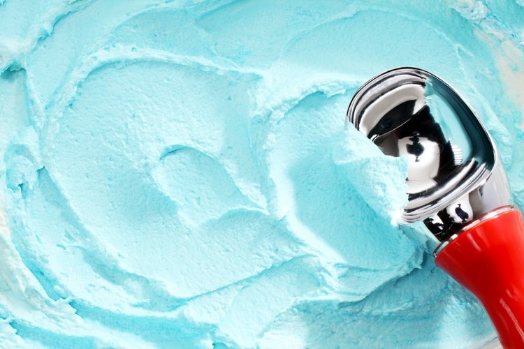 Se llama helado de nube tanto por el ingrediente como por la textura final que tiene
