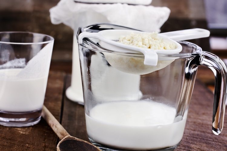 La leche restante al quitar los gránulos sirve de sustitutivo como yogur